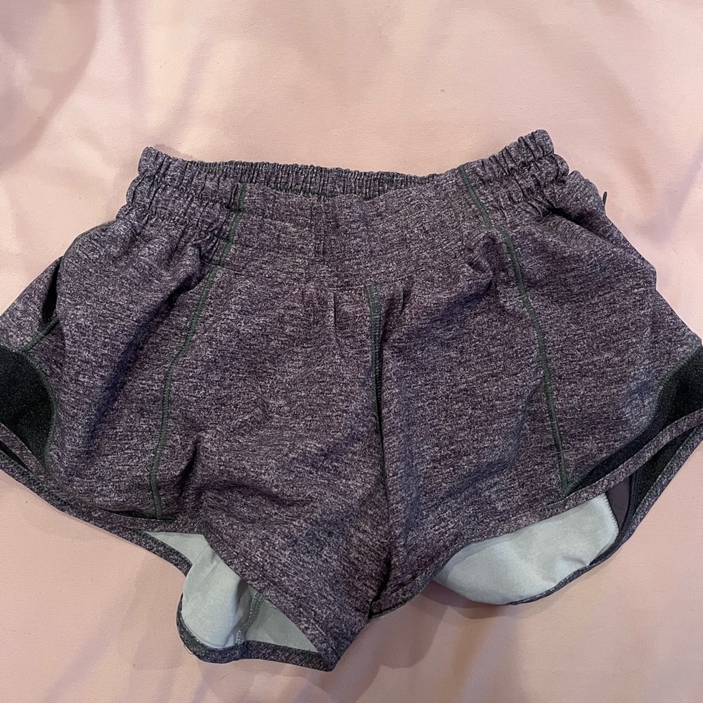 Lululemon size 2 2.5 inch gray hotty hots